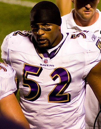 English: Baltimore Ravens linebacker Ray Lewis...