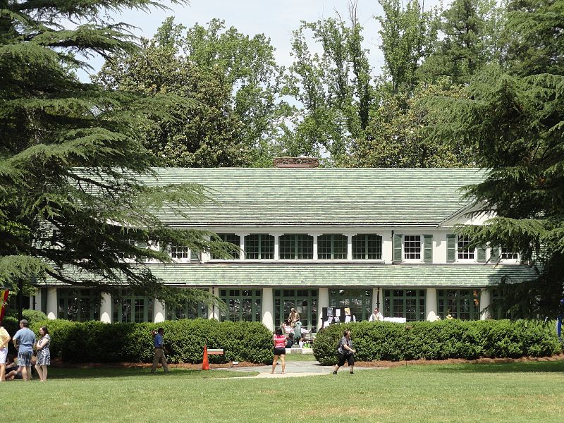 File:Reynolda House Front Lawn.JPG