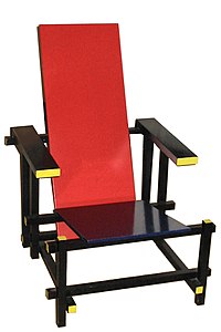 Piros-kék szék;  boltív.  Gerrit Rietveld