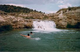 Paraje llamado la "Plaza de Toros": cascada situada en el curso de la corriente del arroyo de la laguna Tomilla la Tinaja.