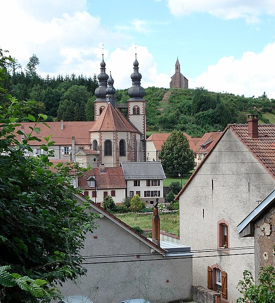 File:Saint-Quirin Église et Haute Chapelle.JPG