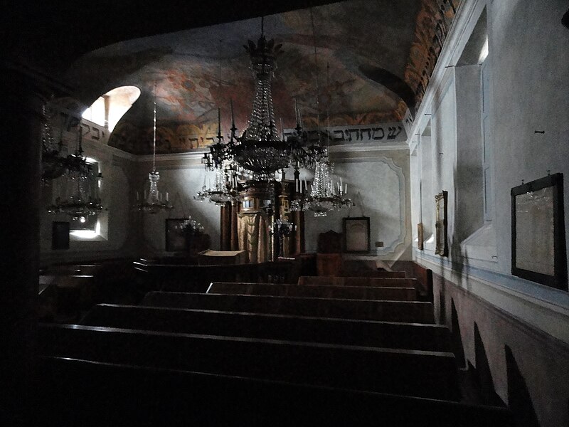 File:Saluzzo Synagogue 10 - vue intérieure.jpg