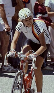 Sandra Schumacher auf dem Weg zum Col d’Izoard während der Tour de France Féminin 1986