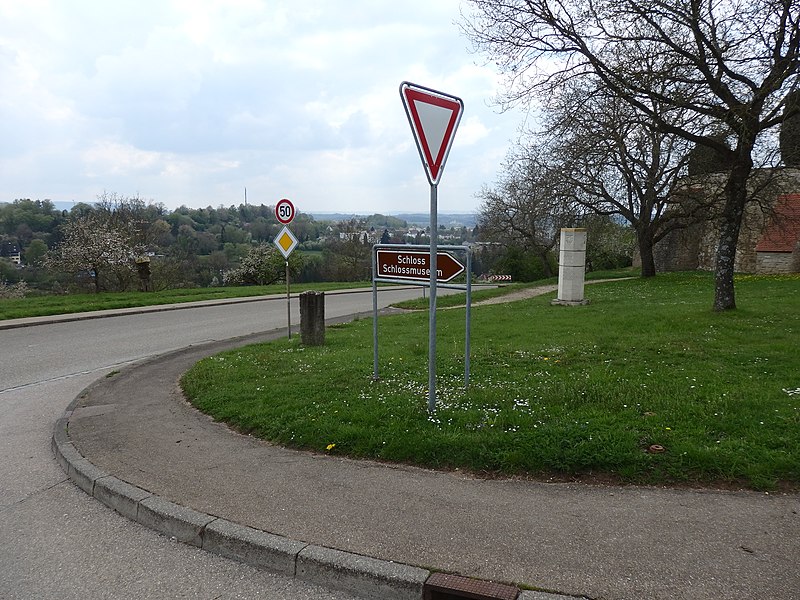 File:Schloss ob Ellwangen vor dem Basteigarten (6).jpg