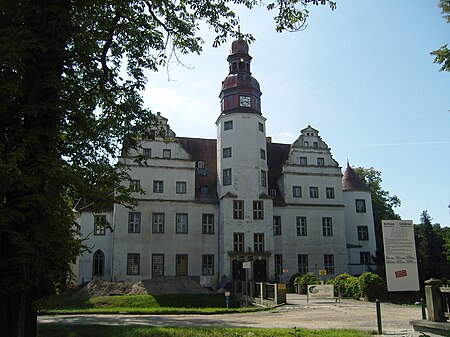 Schlosslindenau1