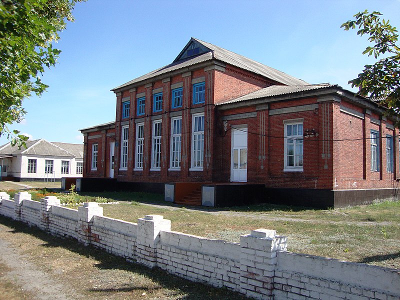 File:School 3 in Vovchansk.JPG