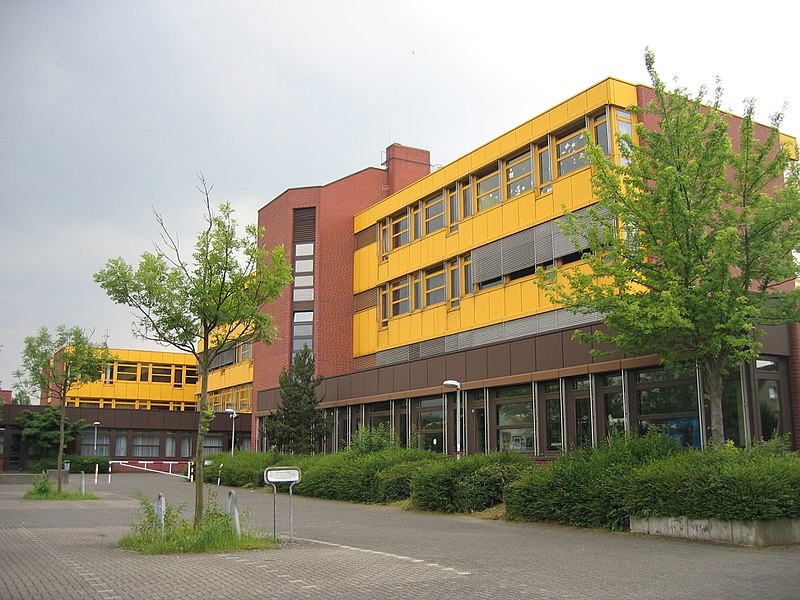 File:Schulzentrum-pesch.jpg