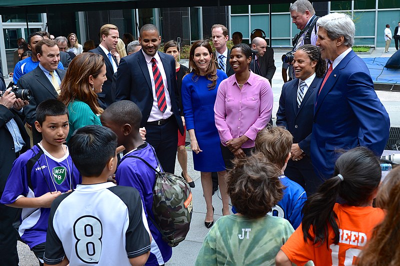 File:Secretary Kerry Speaks With Sports Envoy Julie Foudy (13856371004).jpg