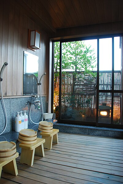 File:Showers in the communal bath of Ryokan Shigetsu (6156194038).jpg