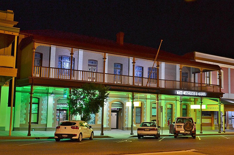 File:Silver City Workingmen's Club, Broken Hill, 2017 (01).jpg