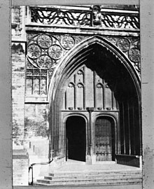 Portada de la iglesia de San Sulpicio de Diest (1321-1534)-C. Belien, Diest De Sint-Sulpitiuskerk te Diest, een Parel van Brabantse kerkelijke Bouwkunst, fuente citada en Sint-Sulpitiuskerk (Diest)-