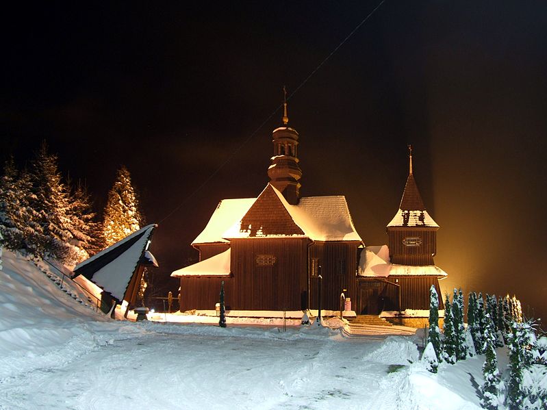 File:Skawinki - kościół św. Joachima po zmroku.jpg