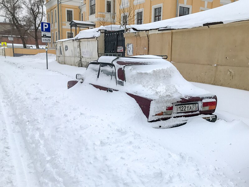 File:Snowfall in Moscow 08.jpg