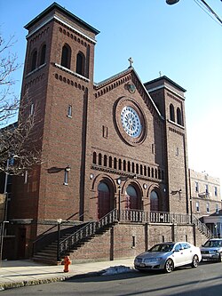 Aziz Stanislaus Piskopos ve Şehitler Parish, Chelsea MA.jpg