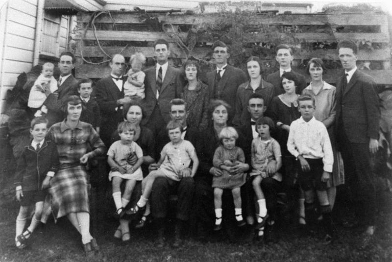 File:StateLibQld 1 102683 Belford family, Brisbane, 1926.jpg