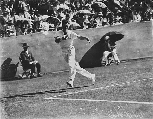 StateLibQld 2 294187 Englishman Frank Wilde hits a forehand against an Australian opponent at Milton, 1933