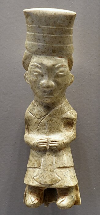 A standing dignitary, Chin wearing yishang and bixi, Shang dynasty, 12th-11th century BC,
