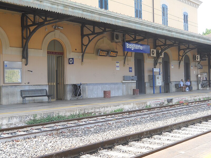 File:Stazione di Bagheria.jpg