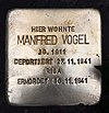 Stolperstein Ludwigkirchstr 12 (Wilmd) Manfred Vogel.jpg