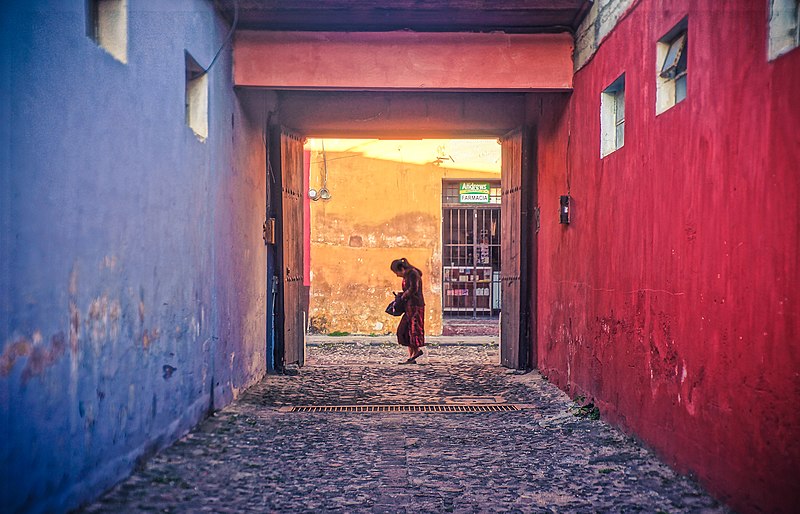 File:Stroll Antigua Guatemala.jpg