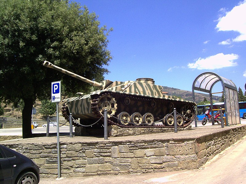 File:Stug III-1-it.jpg