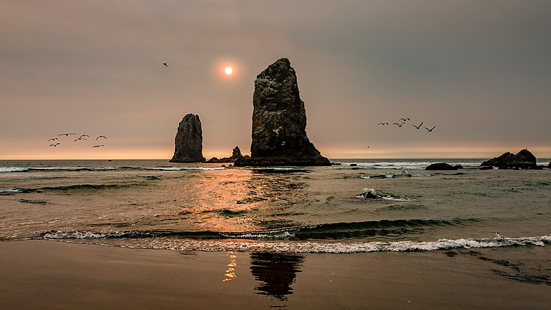 File:Sunset at Cannon Beach (27300753469).jpg