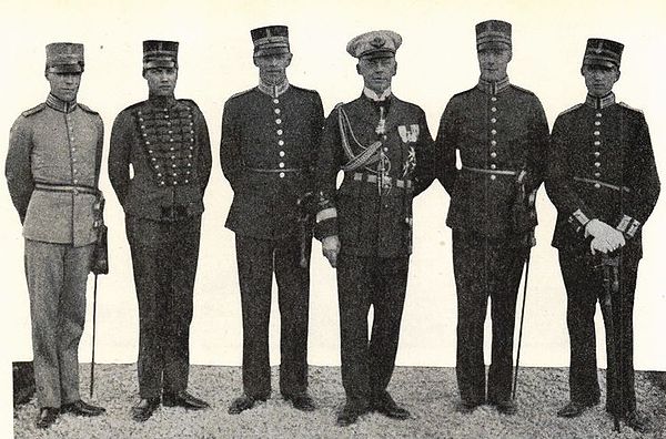 Tamm (third from the left) along with four other Swedish officers in Abyssinia in 1934.