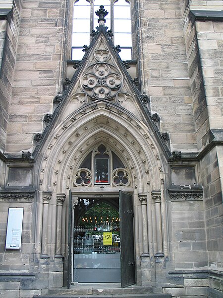 File:The entrance to Lutherkirche (Kassel).jpg