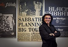 Tony Iommi en 2011, à l'occasion de l'ouverture de l'exposition Home of Metal, au Birmingham Museum and Art Gallery.