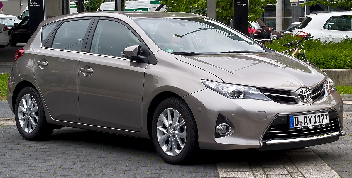 Чехлы Toyota Auris цена, купить авточехлы Toyota Auris в Киеве и Украине недорого