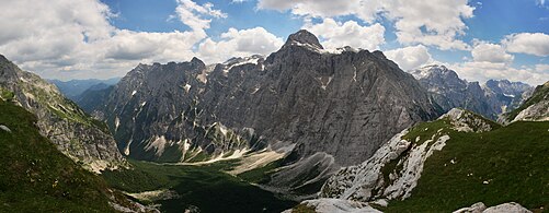 Triglav mit Trentatal im Hintergrund.