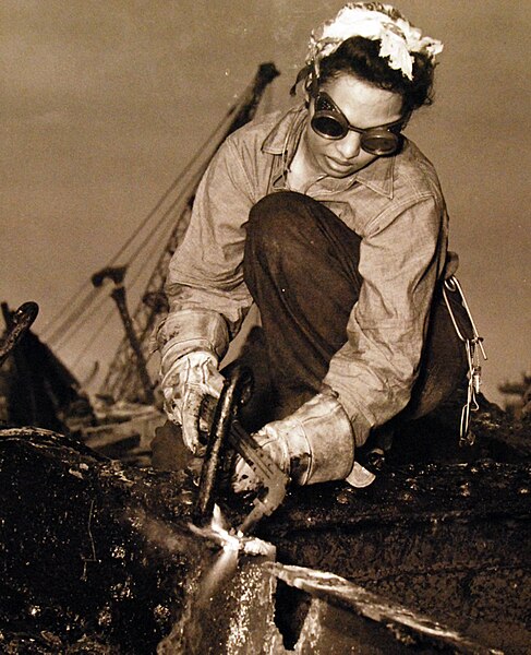 File:US Navy 80-G-41628 Hawaiian female worker cutting steel during salvage efforts after Pearl Harbor attack.jpg