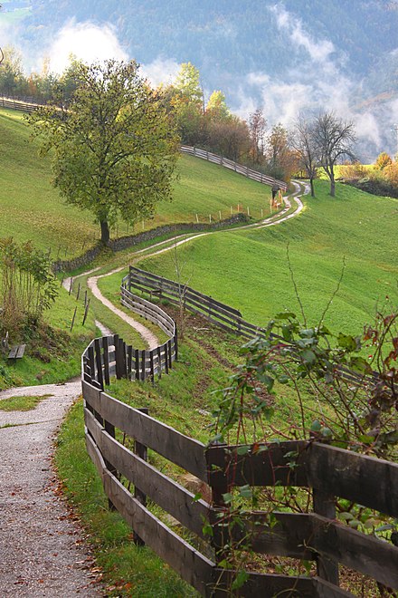 Path near Völs am Schlern