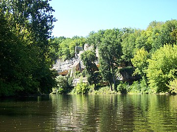 La Vézère au niveau du site de la Madeleine.