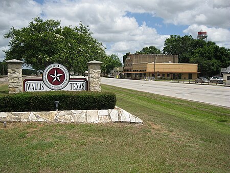 Wallis TX City Sign Hwy 36.JPG