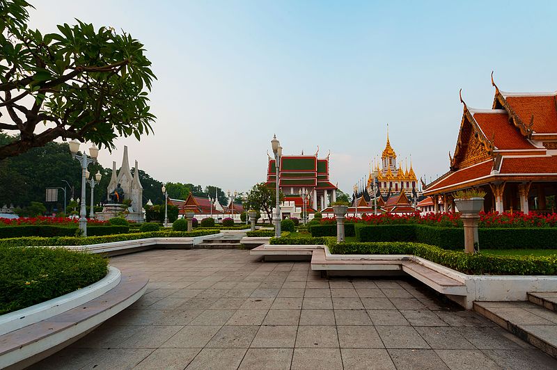 File:Wat Ratchanaddaram Worawihan (Loha Prasat Metal Palace).jpg