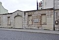 Mauer anstelle des Bachhauses Markt 18 mit Gedenktafel