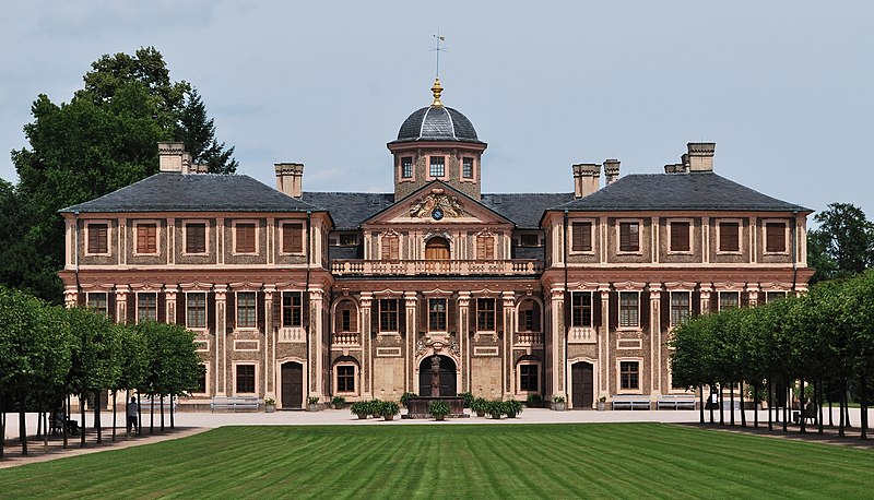 File:Westansicht Schloss Favorite Rastatt 2013 (2).jpg