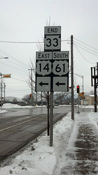 File:Western terminus of Wisconsin Highway 33, in La Crosse.jpg