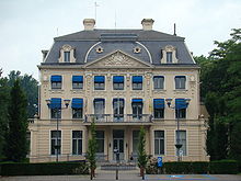 Fișier:Wielsbeke_kasteel_Hernieuwenburg-2.JPG