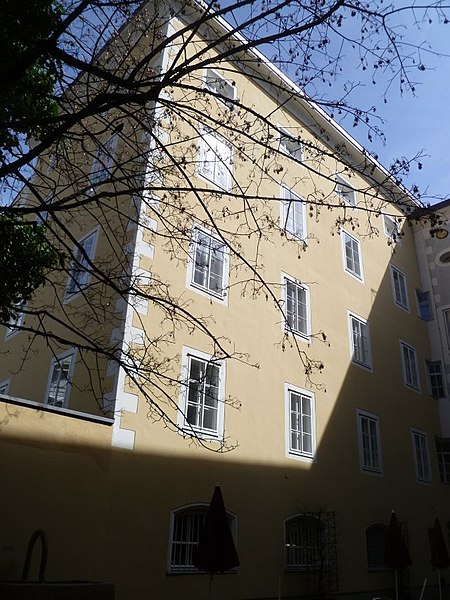 File:Wiener-Philharmoniker-G. 7 Kapellhaus.jpg