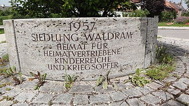 Waldram — Kreisförmiges Denkmal 1957