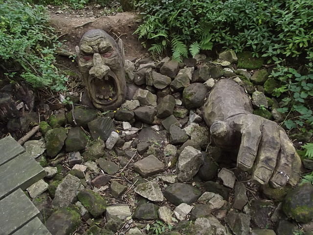 640px-Woodland_Walk_%26_Sculpture_Trail_-_National_Tramway_Museum_-_Crich_-_Trample_the_Troll_(15378274481).jpg