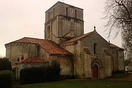 12e-eeuwse kerk Notre-Dame d'Oulmes