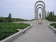Братська могила загиблих воїнів визвольних змагань періоду 1917-1921рр, воїнів та партизан, загиблих в роки Другої Світової війни.jpg