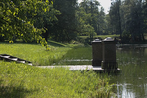 Pushkin is famous for its park ensembles, but tourists were primarily interested in houses