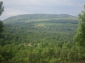 Vue sur le Željeznik, un des pics du Grmeč.