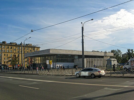 Метро ломоносовская санкт петербург. Станция Ломоносовская в Санкт-Петербурге. Станция метро Ломоносовская в Санкт-Петербурге. Станция метро Ломоносовская СПБ. Улица Бабушкина Санкт-Петербург метро Ломоносовская.