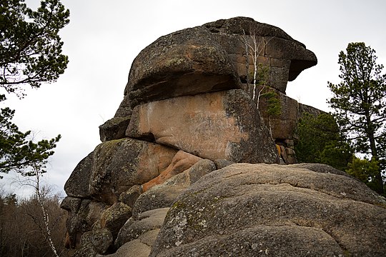 Фото столба. Скала дед Красноярские столбы. Скала монолит Красноярские столбы. Красноярские столбы скала внучка. Качинские столбы Красноярск.