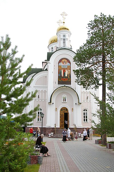File:Храм Серафима Саровского в Белоярском.jpg